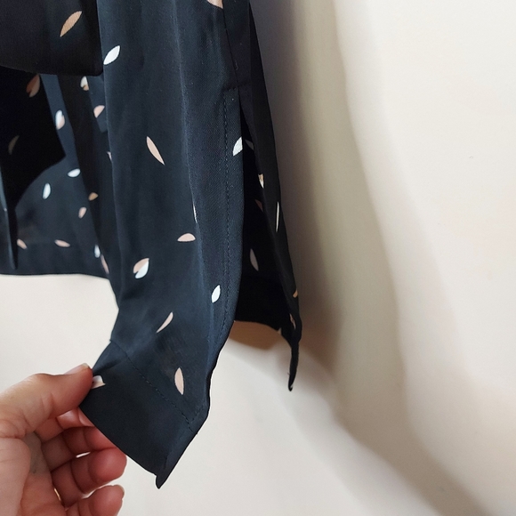 All in Favor faux wrap sleeveless blouse side slits back zip and keyhole back - Picture 7 of 8